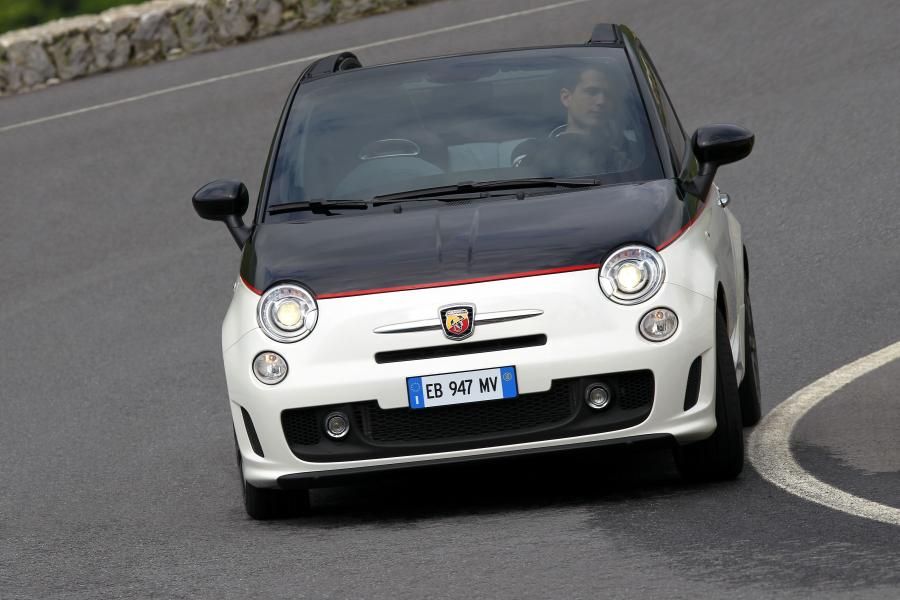  Abarth 500C 2010 года  (фото 19 из 48)